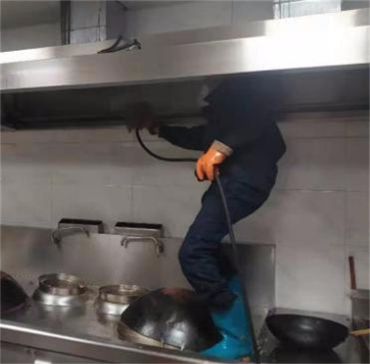 专业清洗食堂饭店酒店油烟机净化器排烟管道，守护安全与洁净