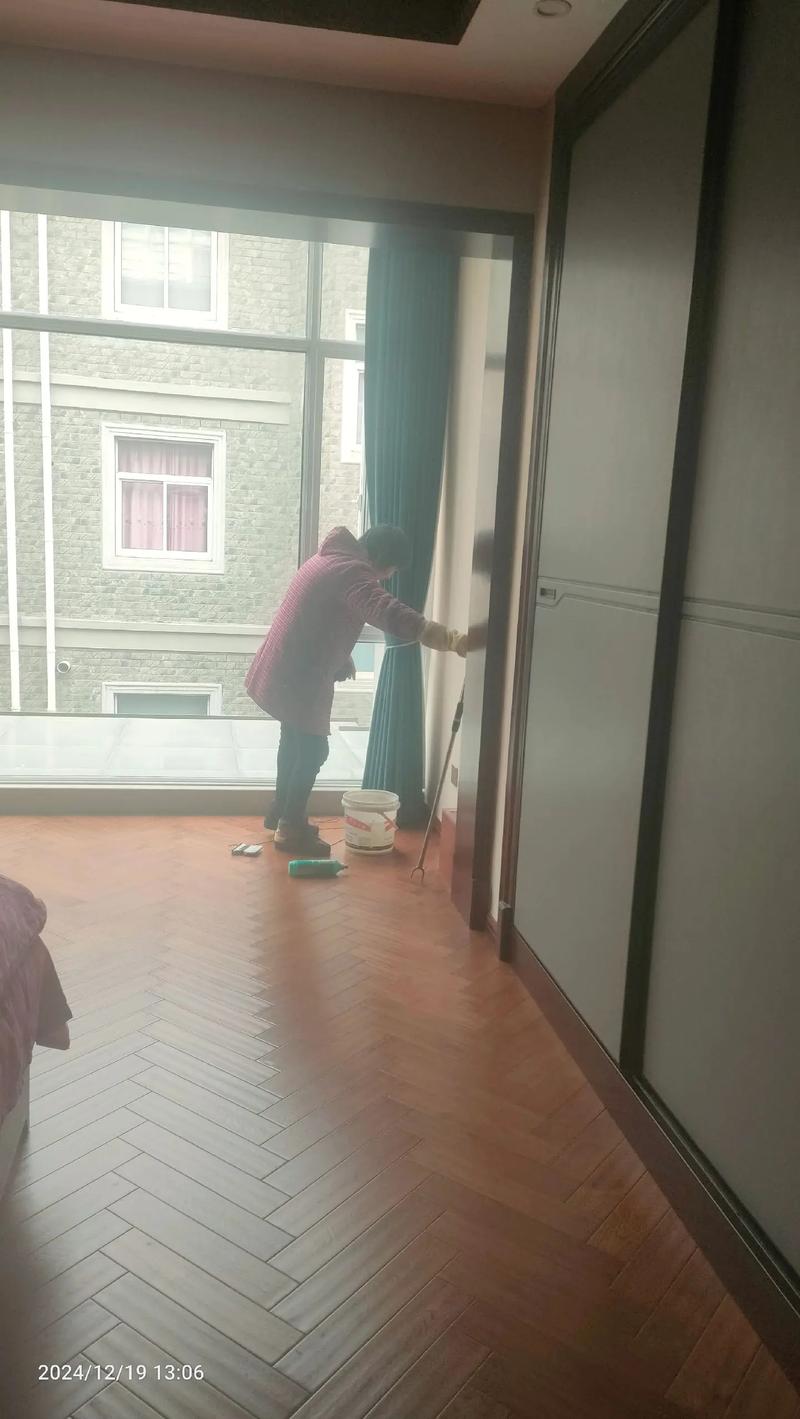 除尘布新迎新春 高家村豪华别墅的专业保洁纪实